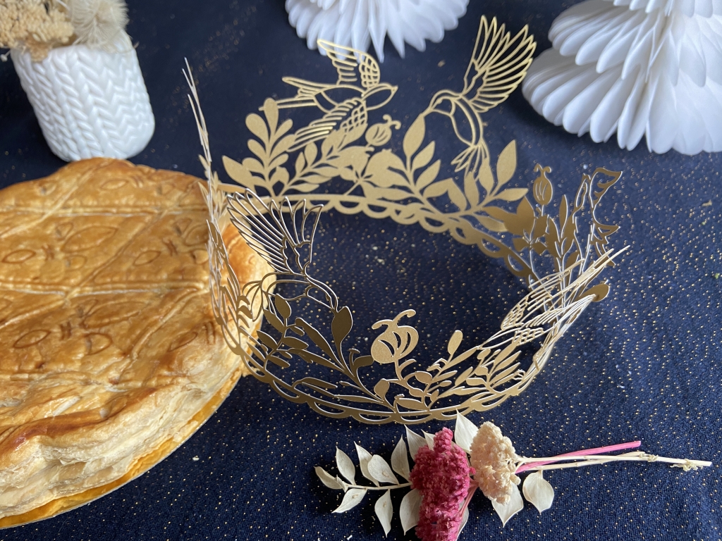 Une couronne en papier DIY pour la galette des rois - Marie Claire