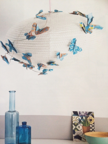 boule chinoise et papillons en origami papier