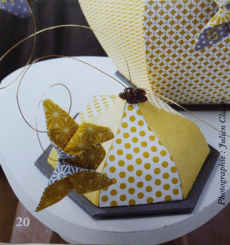 passion cartonnage et broderie papillon origami sur boite en cartonnage 